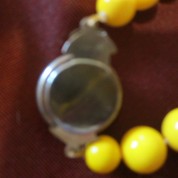 VTG 60'S RETRO CANARY YELLOW PLASTIC BEADS W/ROUND CLASP W/CABOCHON - Picture 7 of 8